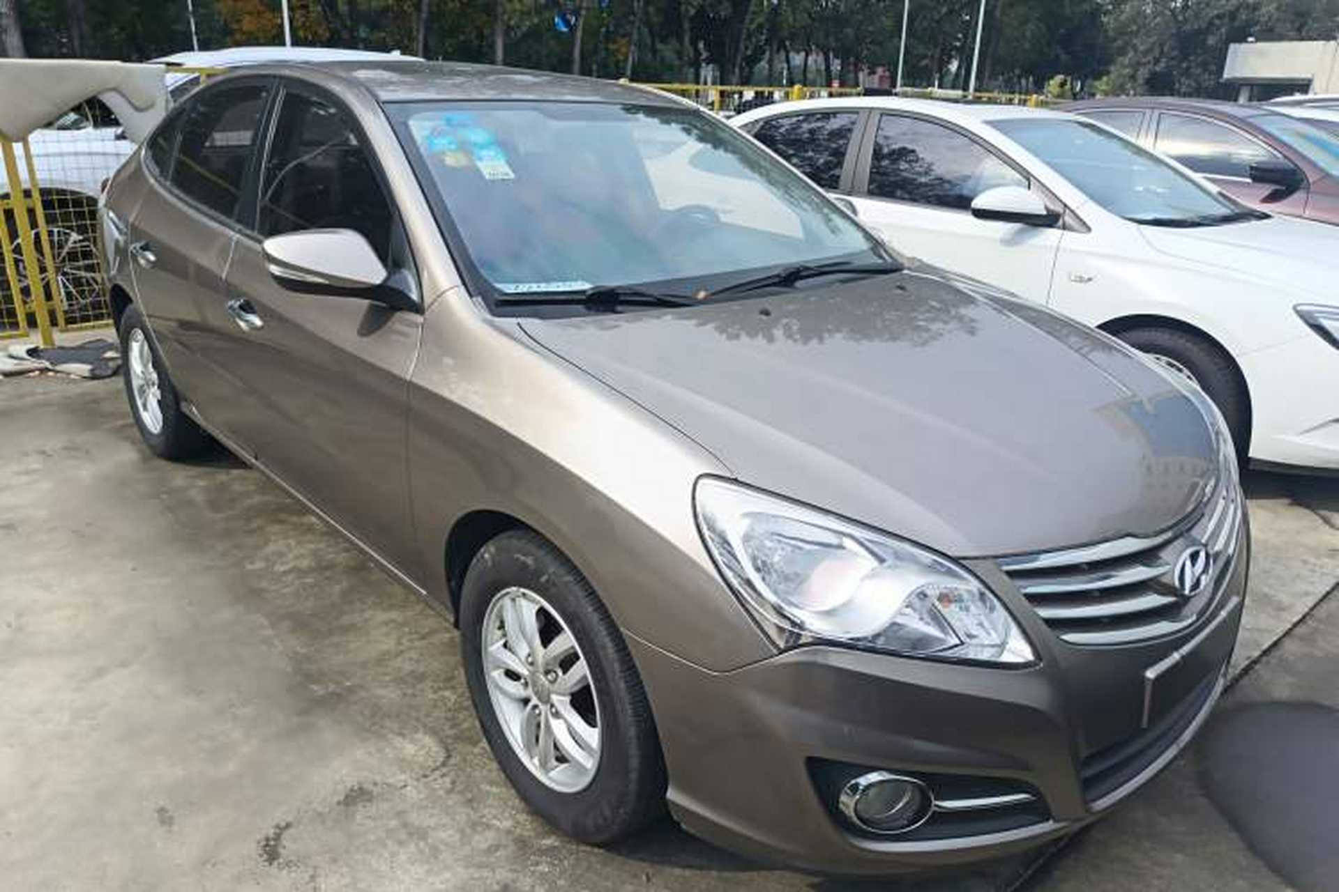 Used Hyundai Celesta 2015 1.6L Automatic Luxury Model Front Right 45 Deg