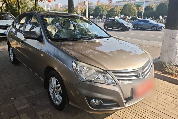 Used Hyundai Celesta 2015 1.6L Automatic Comfort Model Front Right 45 Deg