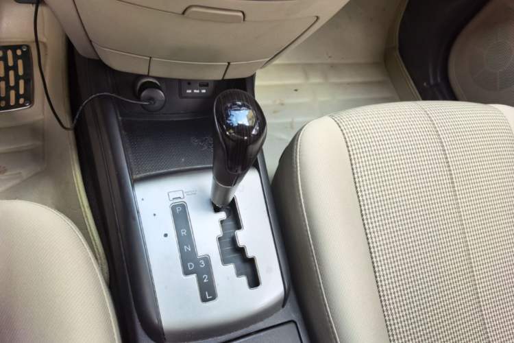 Used Hyundai Celesta 2015 1.6L Automatic Comfort Model Gear Lever