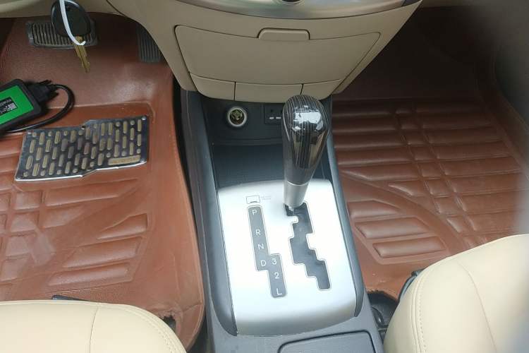 Used Hyundai Celesta 2015 1.6L Automatic Comfort Model Gear Lever