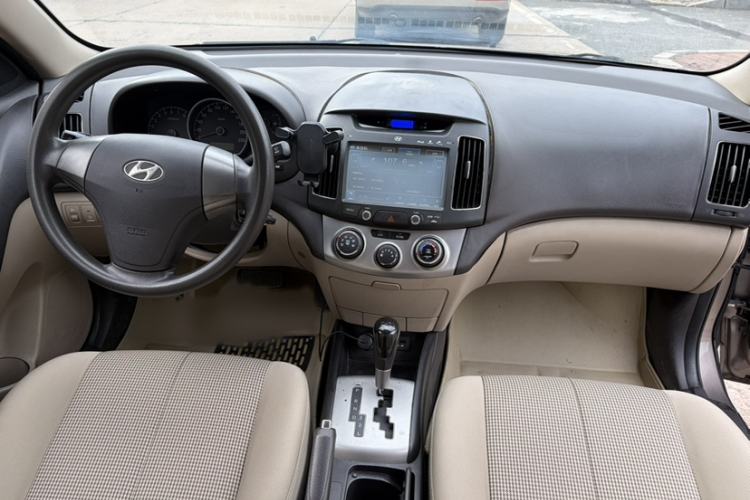 Used Hyundai Celesta 2015 1.6L Automatic Comfort Model Interior 2
