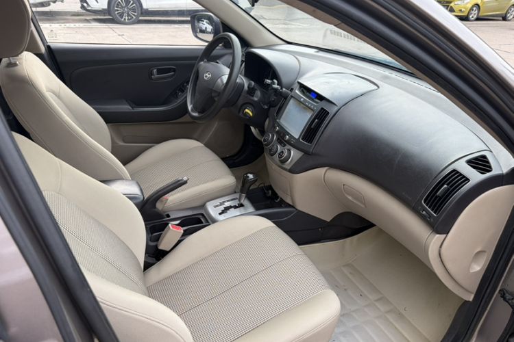 Used Hyundai Celesta 2015 1.6L Automatic Comfort Model Interior 3