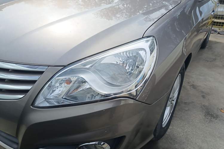 Used Hyundai Celesta 2015 1.6L Automatic Luxury Model Left Front Headlight