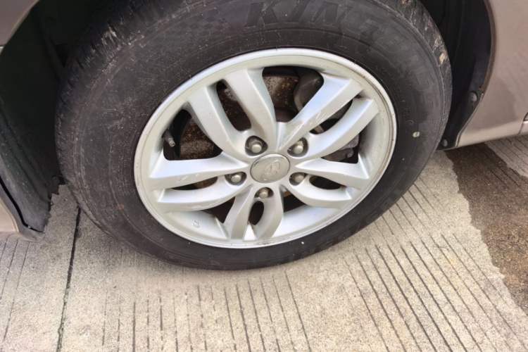 Used Hyundai Celesta 2015 1.6L Automatic Comfort Model Left Front Wheel Hub