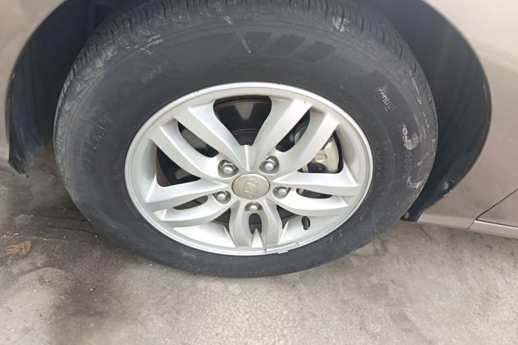Used Hyundai Celesta 2015 1.6L Automatic Luxury Model Left Front Wheel Hub