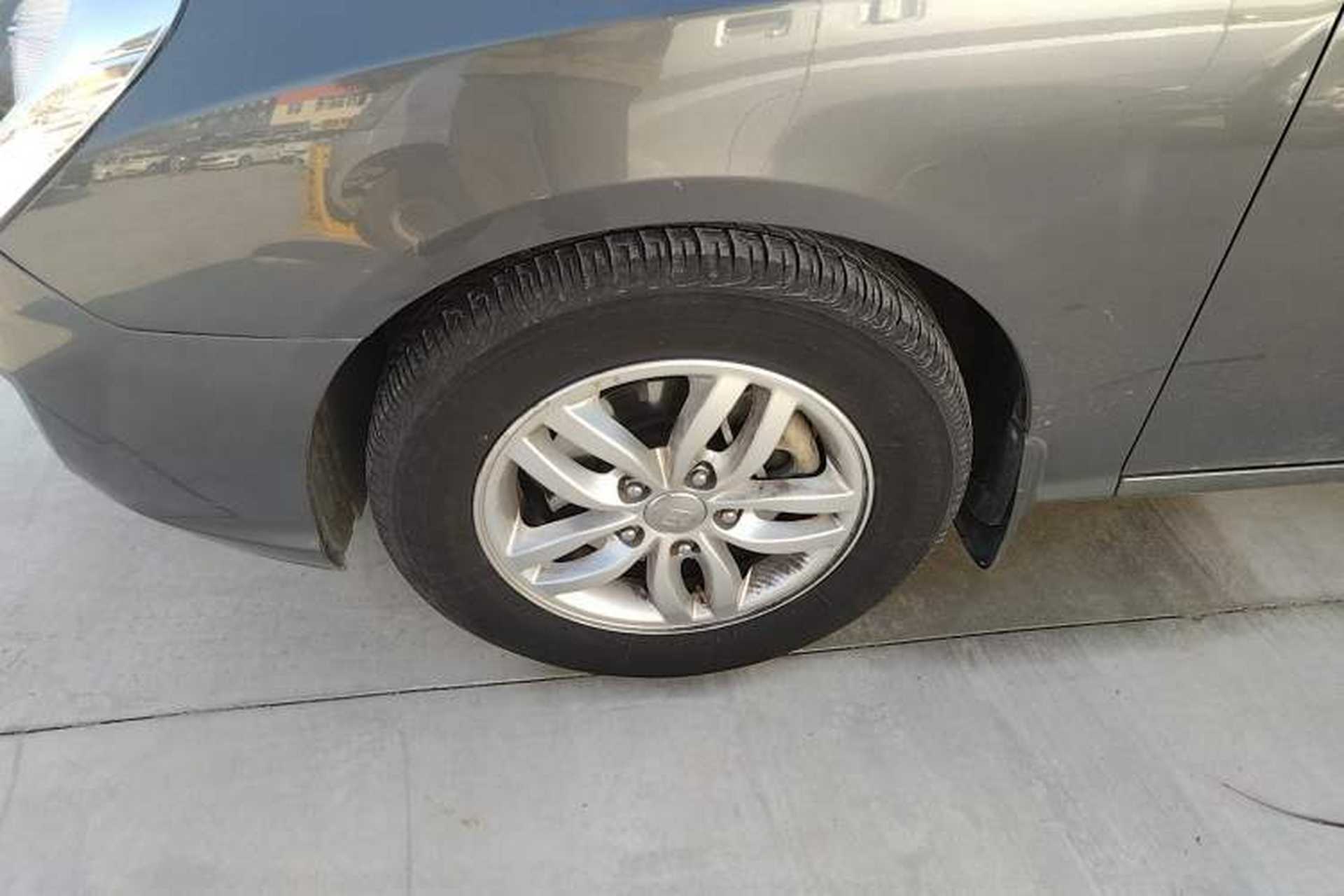 Used Hyundai Celesta 2015 1.6L Automatic Luxury Model Left Front Wheel Hub