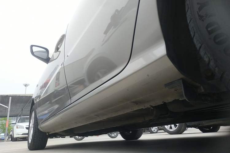 Used Hyundai Celesta 2015 1.6L Automatic Comfort Model Left Side Sill