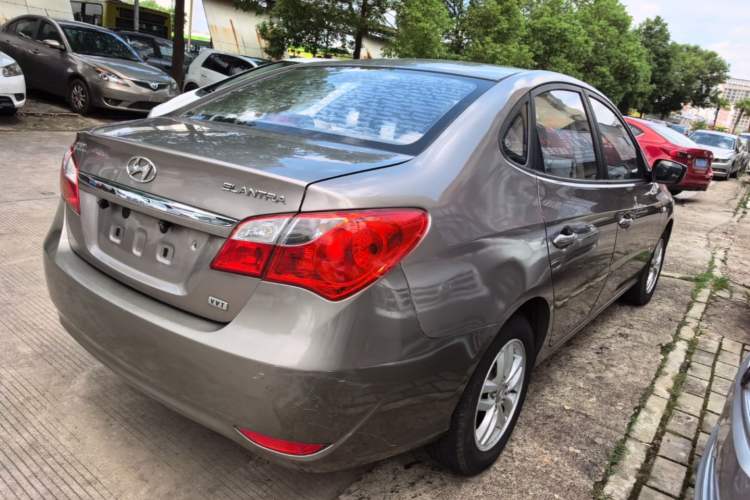 Used Hyundai Celesta 2015 1.6L Automatic Comfort Model Rear Right 45 Deg