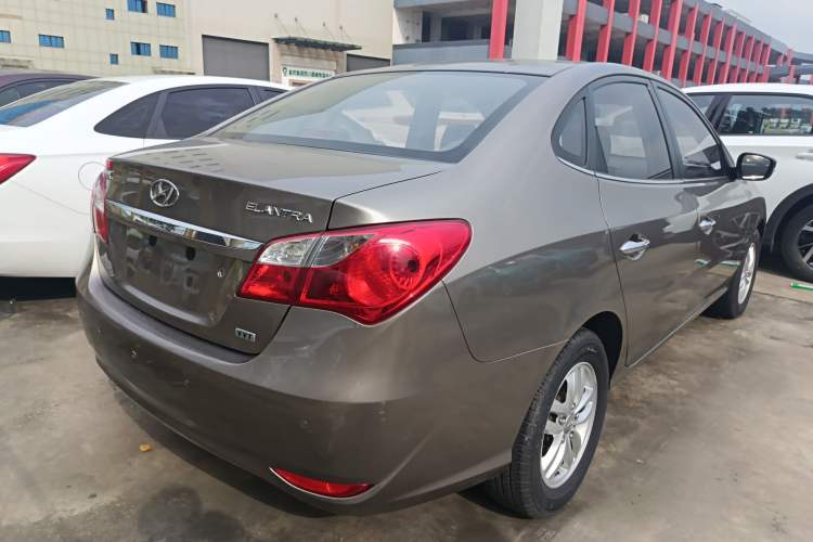 Used Hyundai Celesta 2015 1.6L Automatic Luxury Model Rear Right 45 Deg