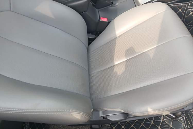 Used Hyundai Celesta 2015 1.6L Automatic Luxury Model Right Front Seat
