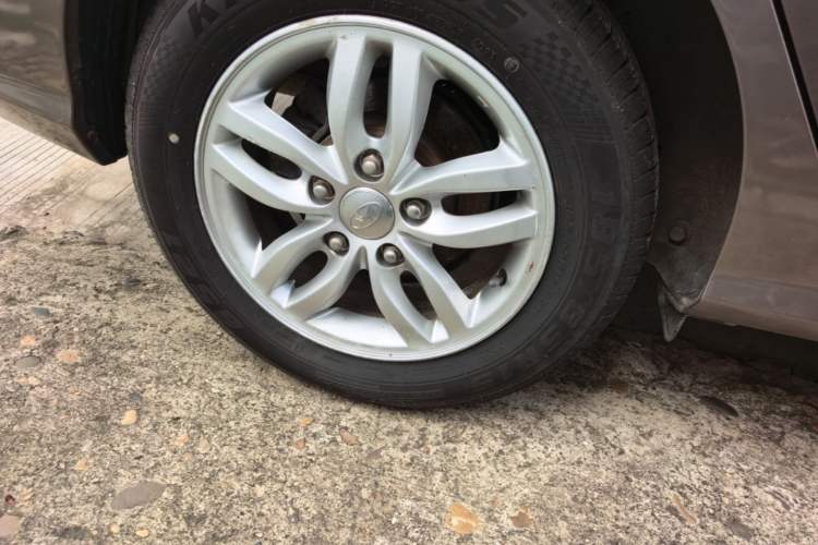 Used Hyundai Celesta 2015 1.6L Automatic Comfort Model Right Rear Wheel Hub
