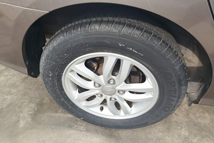 Used Hyundai Celesta 2015 1.6L Automatic Luxury Model Right Rear Wheel Hub