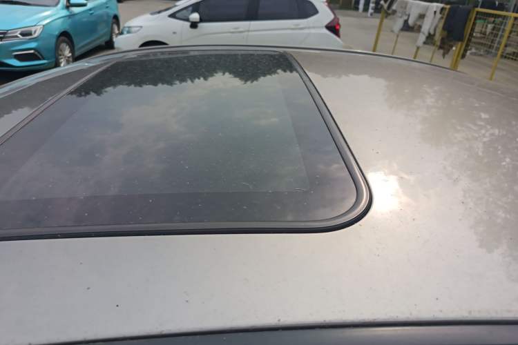 Used Hyundai Celesta 2015 1.6L Automatic Luxury Model Roof
