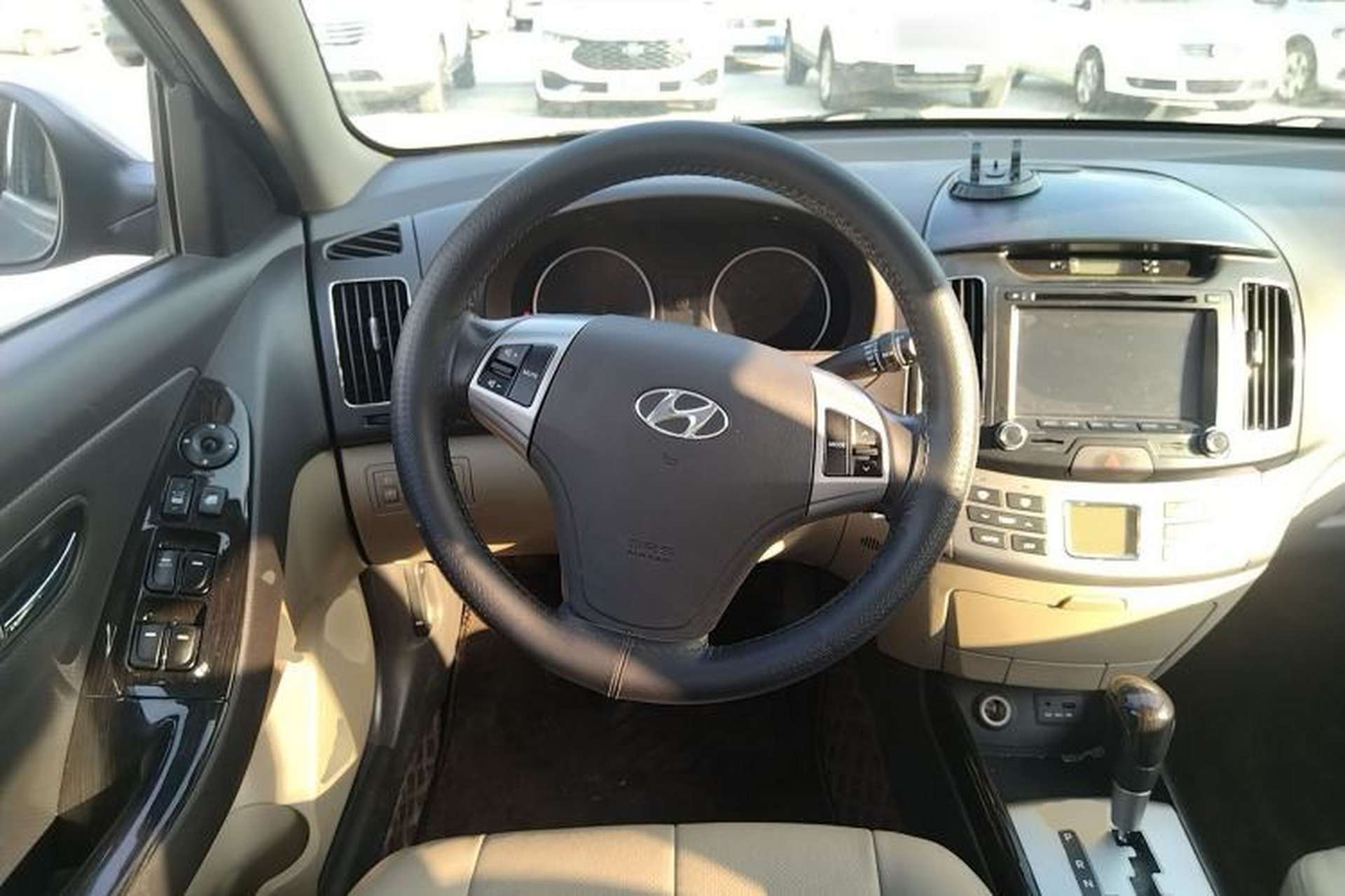 Used Hyundai Celesta 2015 1.6L Automatic Luxury Model Steering Wheel