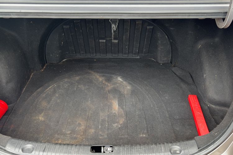 Used Hyundai Celesta 2015 1.6L Automatic Comfort Model Trunk