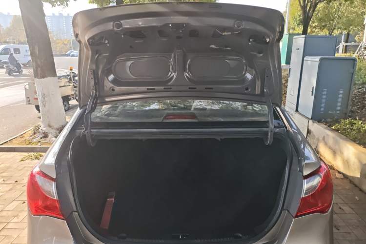 Used Hyundai Celesta 2015 1.6L Automatic Comfort Model Trunk