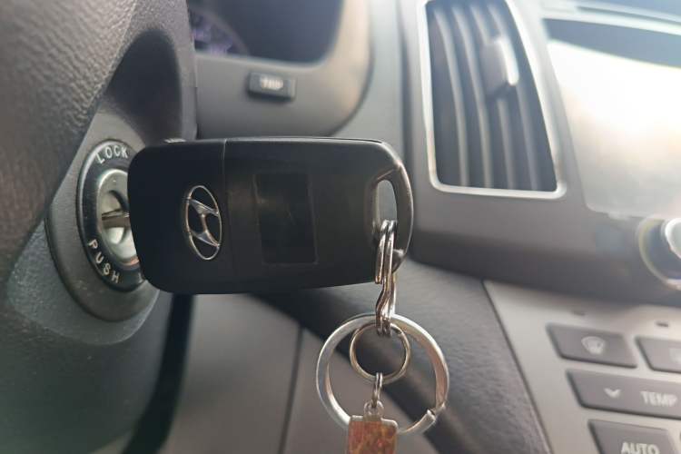 Used Hyundai Celesta 2015 1.6L Automatic Luxury Model Vehicle Key