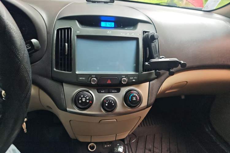 Used Hyundai Celesta 2015 1.6L Automatic Comfort Model Audio And AC Panel