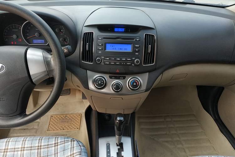 Used Hyundai Celesta 2015 1.6L Automatic Comfort Model Audio And AC Panel