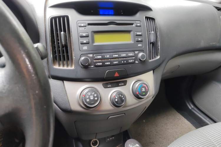 Used Hyundai Celesta 2015 1.6L Automatic Comfort Model Audio And AC Panel