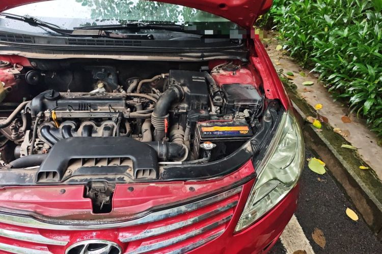 Used Hyundai Celesta 2015 1.6L Automatic Comfort Model Engine Bay Left