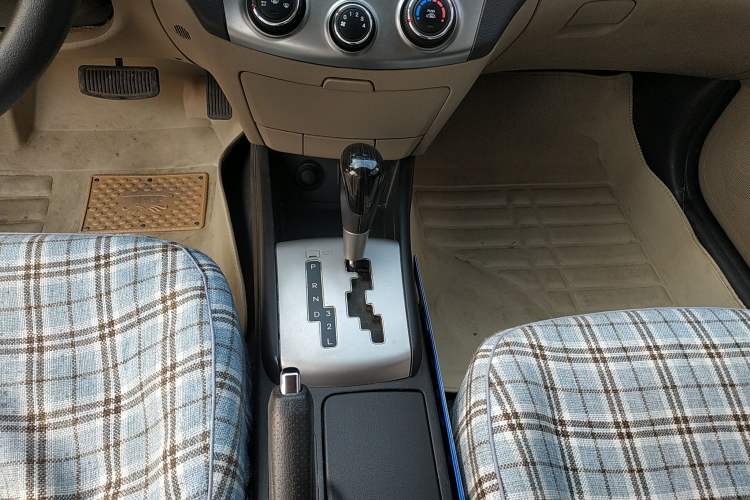 Used Hyundai Celesta 2015 1.6L Automatic Comfort Model Gear Lever