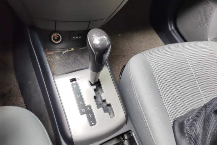 Used Hyundai Celesta 2015 1.6L Automatic Comfort Model Gear Lever
