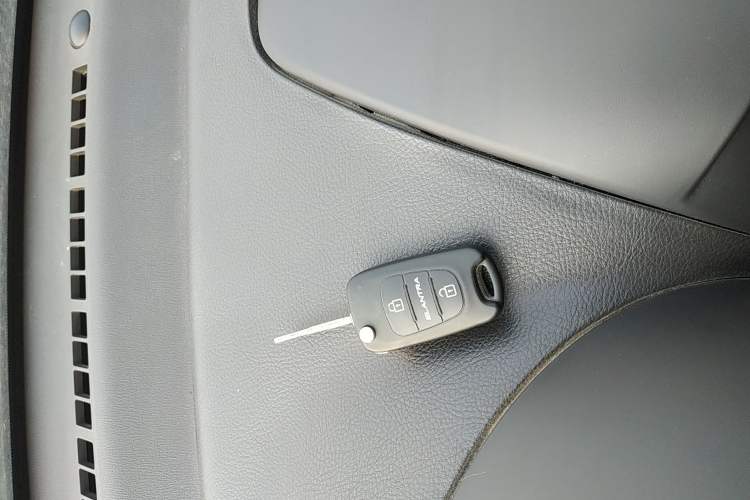 Used Hyundai Celesta 2015 1.6L Automatic Comfort Model Interior 1