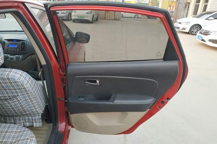 Used Hyundai Celesta 2015 1.6L Automatic Comfort Model Interior 6