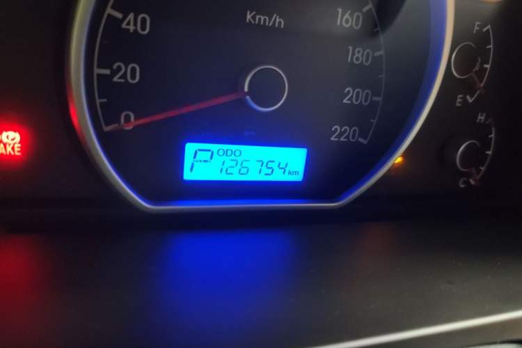 Used Hyundai Celesta 2015 1.6L Automatic Comfort Model Odometer Close Up