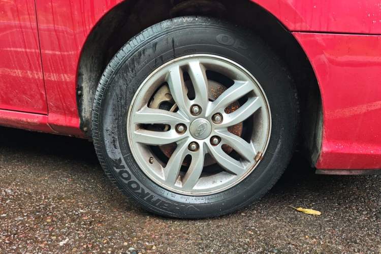 Used Hyundai Celesta 2015 1.6L Automatic Comfort Model Right Front Wheel Hub