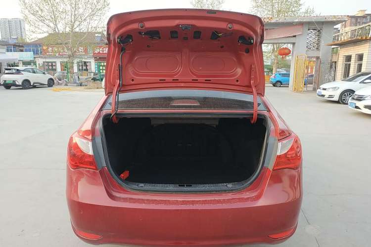 Used Hyundai Celesta 2015 1.6L Automatic Comfort Model Trunk