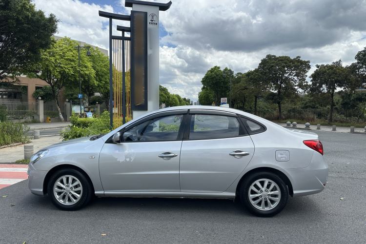Used Hyundai Celesta 2015 1.6L Automatic Comfort Model Exterior 3
