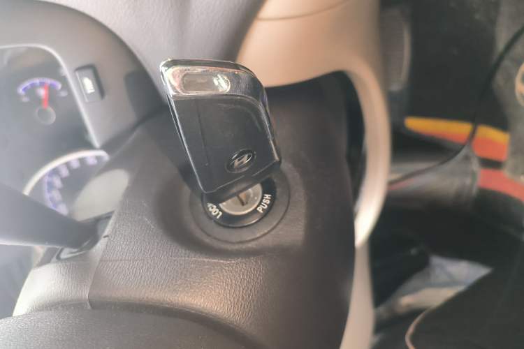 Used Hyundai Celesta 2015 1.6L Automatic Comfort Model Interior 1