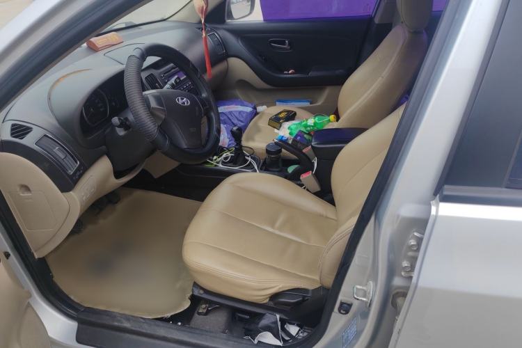 Used Hyundai Celesta 2015 1.6L Manual Comfort Model Interior 2