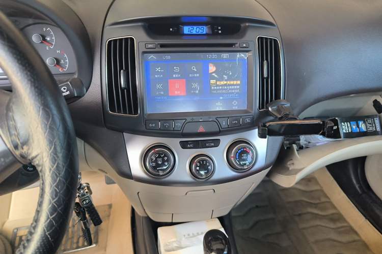Used Hyundai Celesta 2015 1.6L Automatic Comfort Model Audio And AC Panel