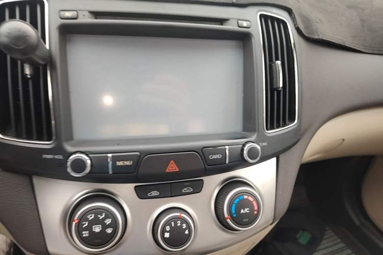Used Hyundai Celesta 2015 1.6L Automatic Comfort Model Audio And AC Panel