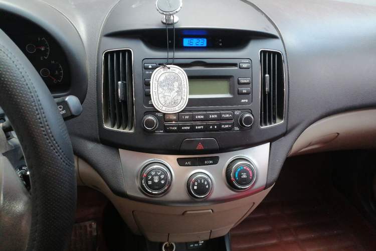Used Hyundai Celesta 2015 1.6L Manual Comfort Model Audio And AC Panel