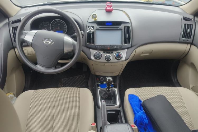 Used Hyundai Celesta 2015 1.6L Manual Comfort Model Center Console