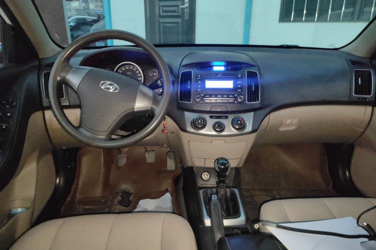 Used Hyundai Celesta 2015 1.6L Manual Comfort Model Center Console