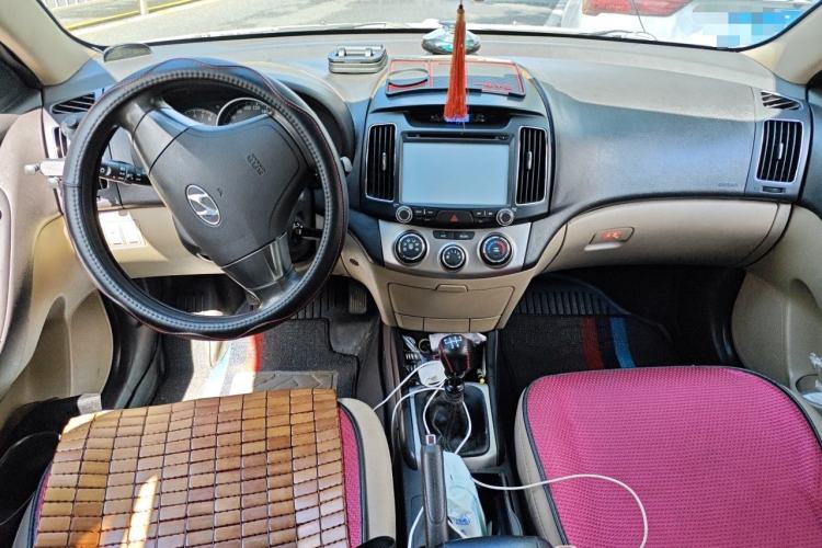 Used Hyundai Celesta 2015 1.6L Manual Comfort Model Center Console