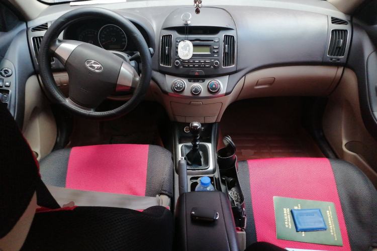 Used Hyundai Celesta 2015 1.6L Manual Comfort Model Center Console