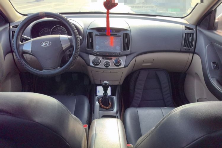 Used Hyundai Celesta 2015 1.6L Manual Comfort Model Center Console