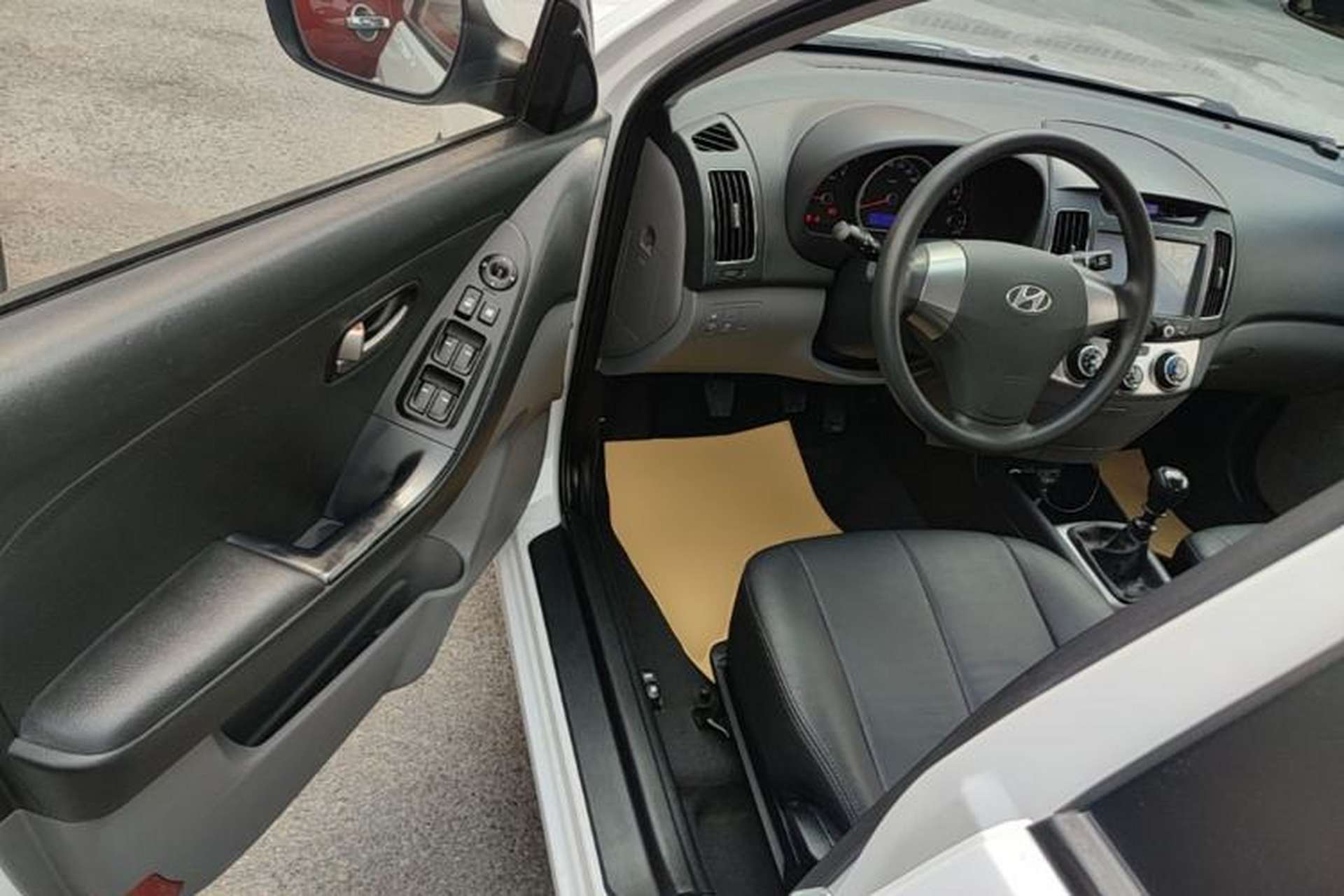 Used Hyundai Celesta 2015 1.6L Manual Comfort Model Driver Seat