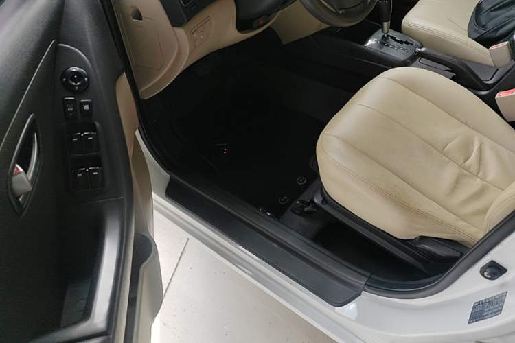 Used Hyundai Celesta 2015 1.6L Automatic Comfort Model Driver Seat