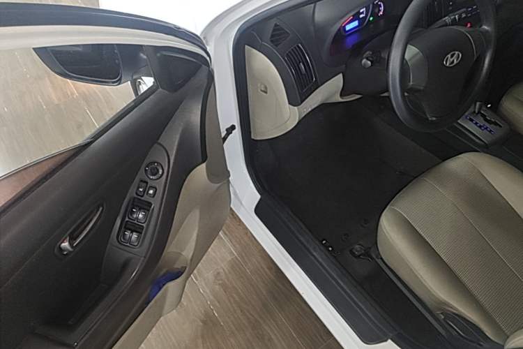 Used Hyundai Celesta 2015 1.6L Automatic Comfort Model Driver Seat