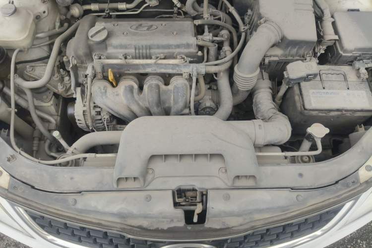 Used Hyundai Celesta 2015 1.6L Manual Comfort Model Engine Bay