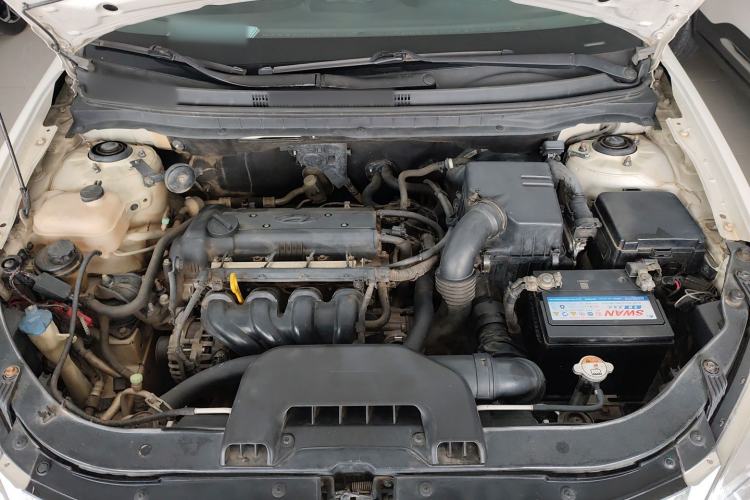 Used Hyundai Celesta 2015 1.6L Manual Comfort Model Engine Bay