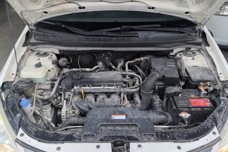 Used Hyundai Celesta 2015 1.6L Manual Comfort Model Engine Bay