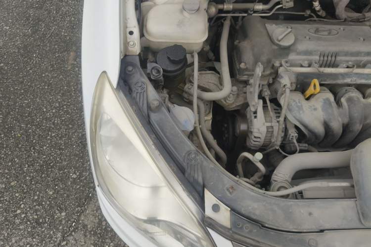 Used Hyundai Celesta 2015 1.6L Manual Comfort Model Engine Bay Right